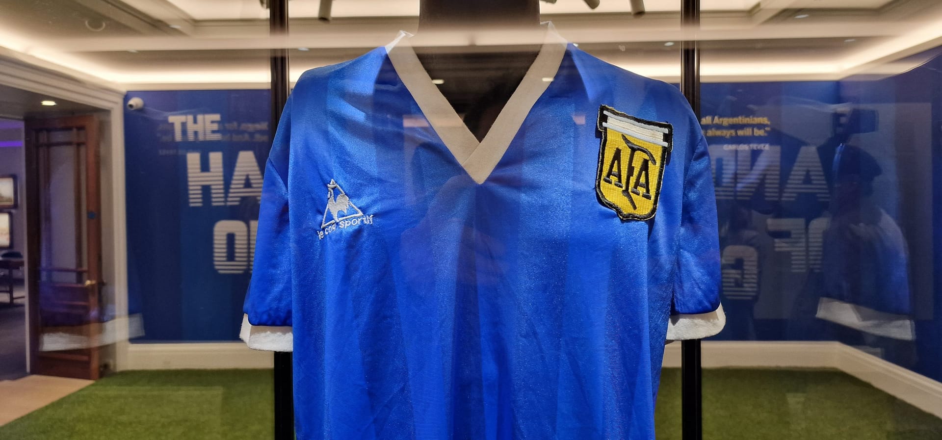 La subasta de la camiseta de “La Mano de Dios”