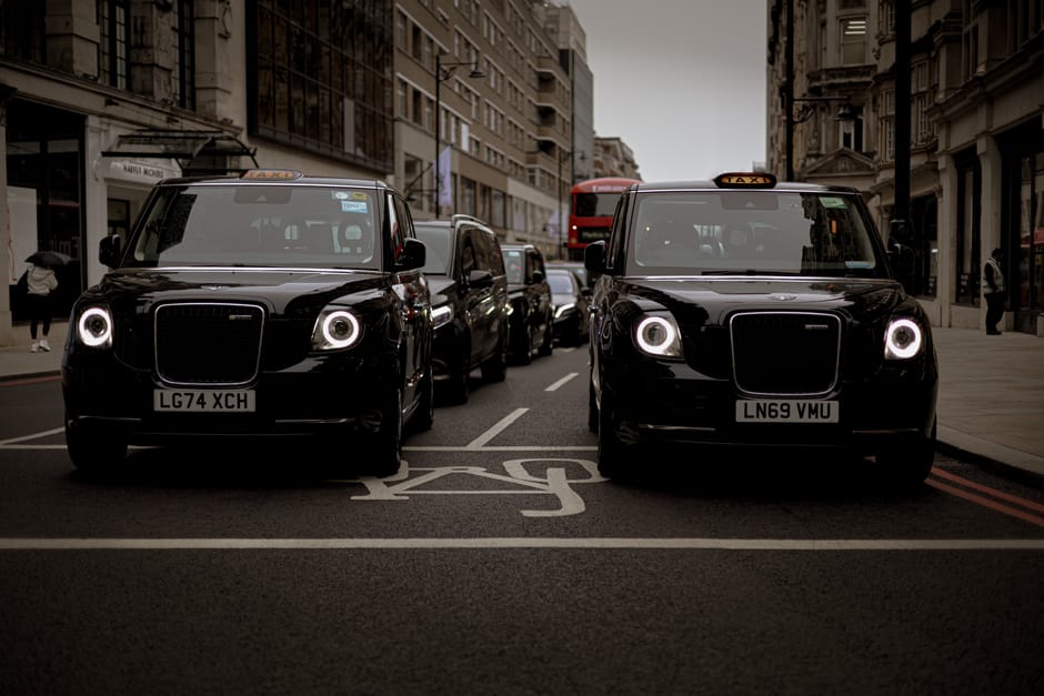 Los icónicos taxis negros de Londres se renuevan: llega un nuevo diseño el próximo año