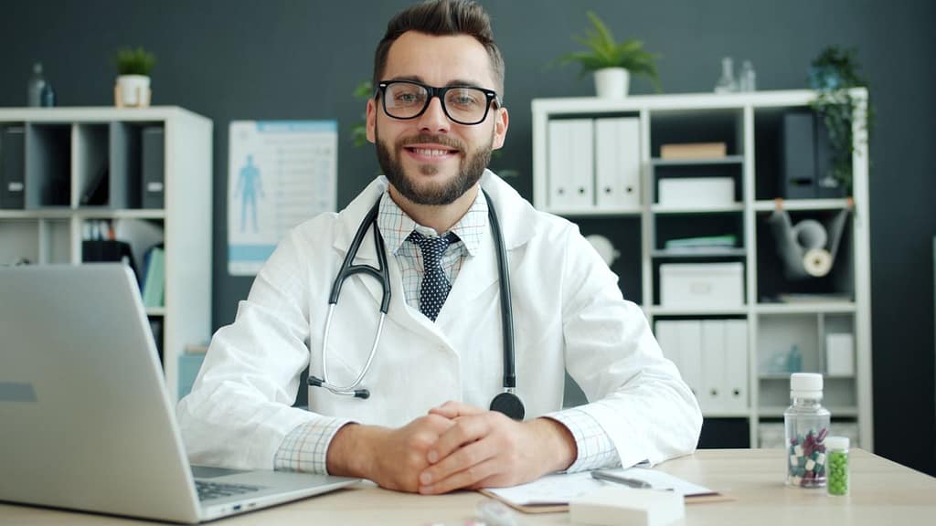 Cómo registrarse en un centro de salud (GP surgery) en Inglaterra: guía paso a paso